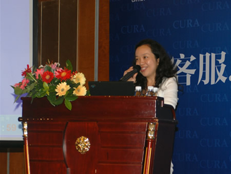 藍光地產營銷CRM中心常務副總經理熊瑛女士介紹藍光CRM之道